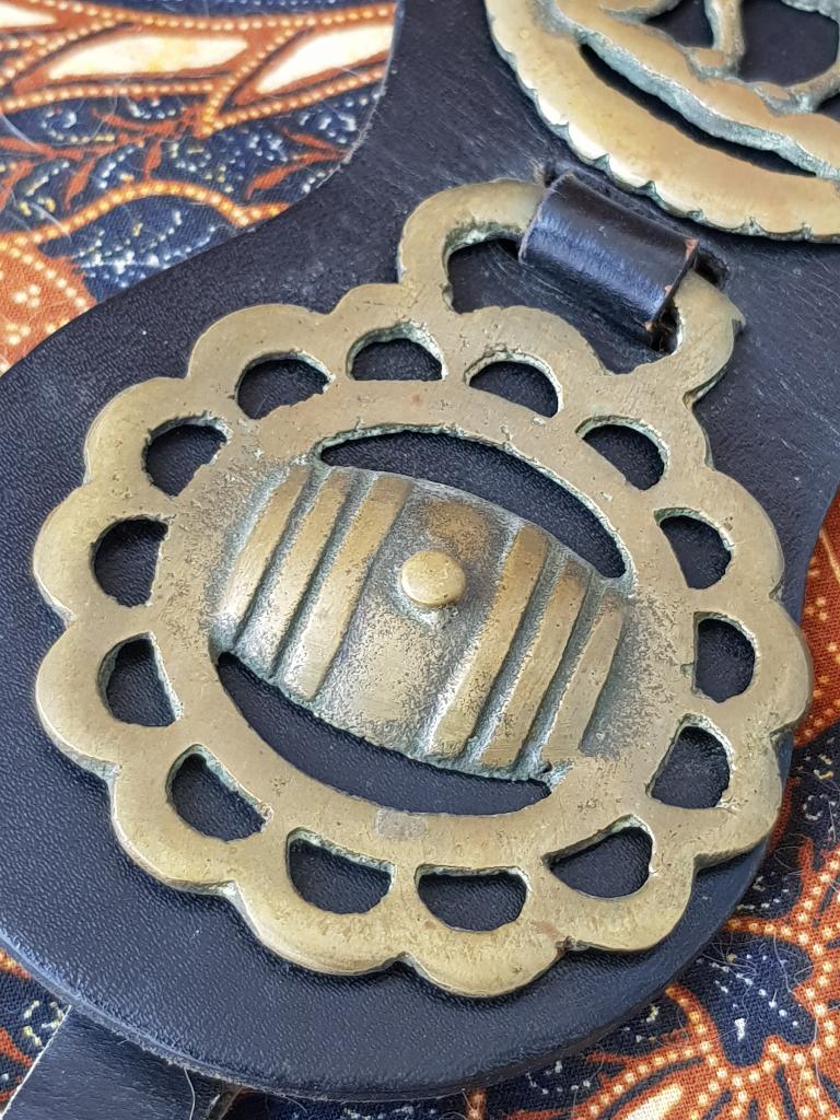 Vier antieke kleppermannetjes uit Engeland aan riem 45 cm., Antiek en Kunst, Ophalen of Verzenden
