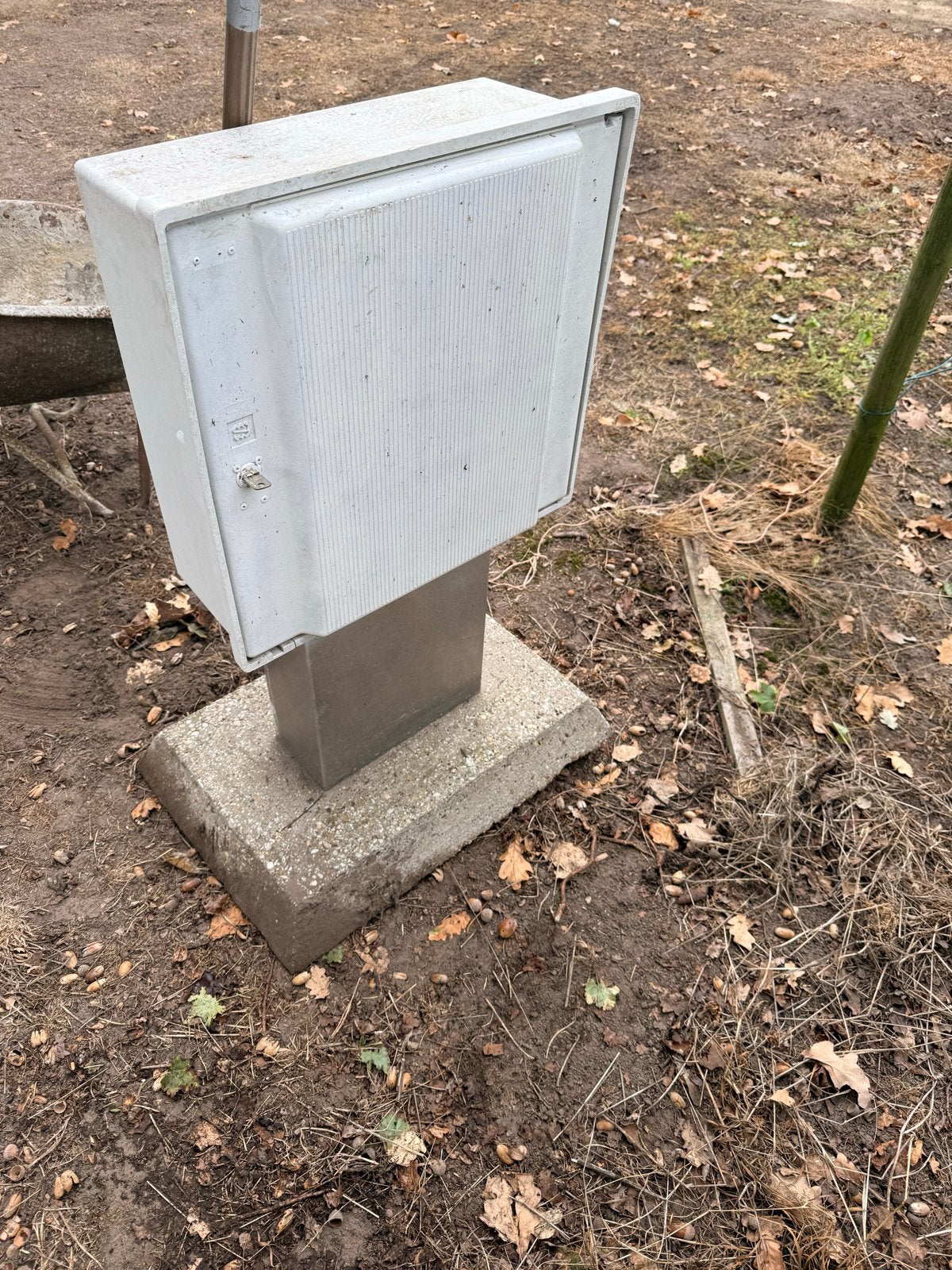Betonnen sokkel buitenkast voor elektra, Ophalen, Gebruikt