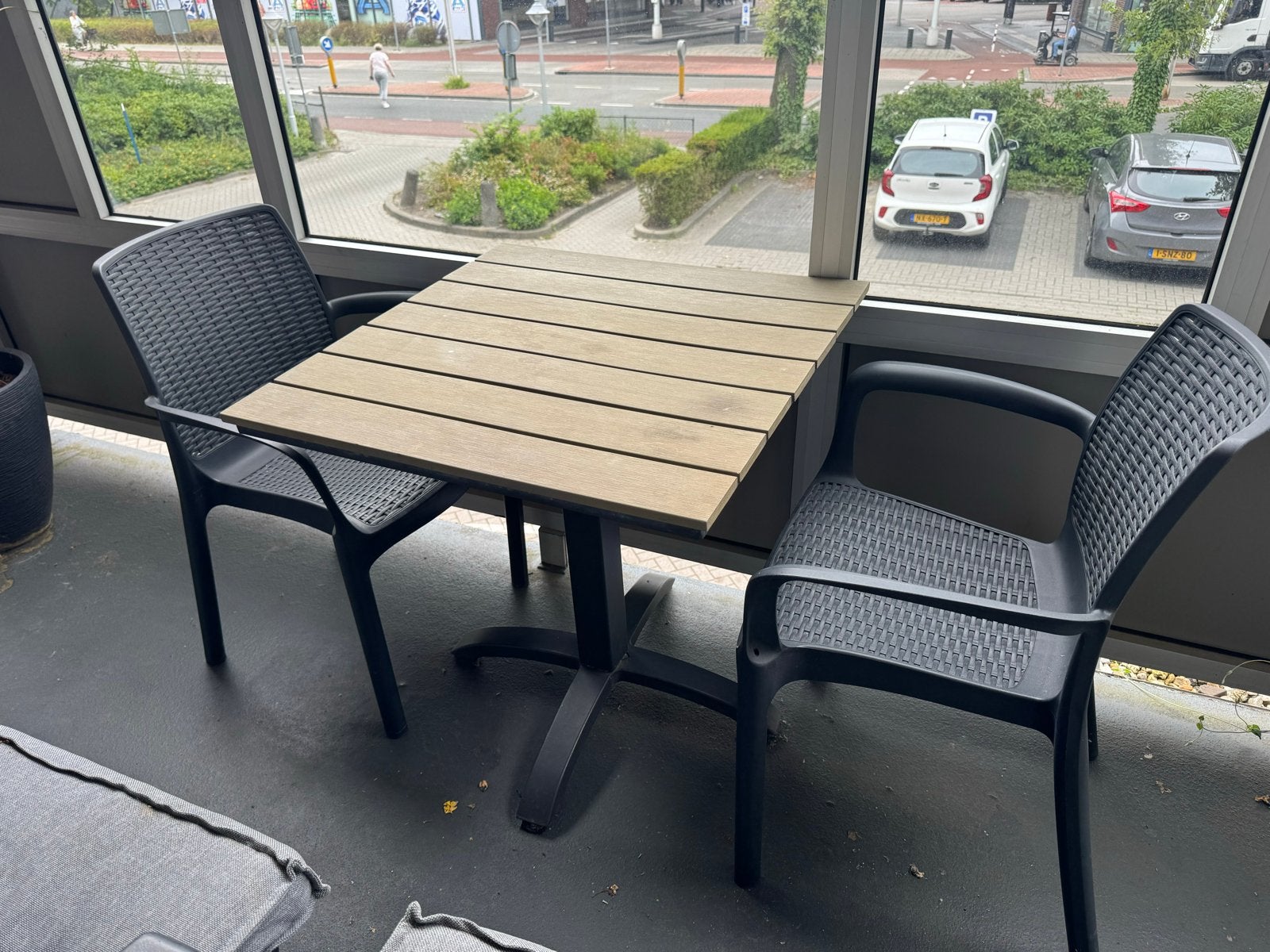 Buitentafeltje met 2 stoelen, Tuin en Terras, Ophalen, Gebruikt, Vierkant, Hout