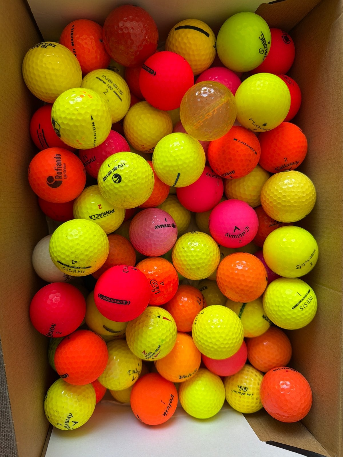 100 Gekleurde Golfballen - Bekende Merken, Sport en Fitness, Golf, Ophalen of Verzenden, Gebruikt, Bal(len), Overige merken