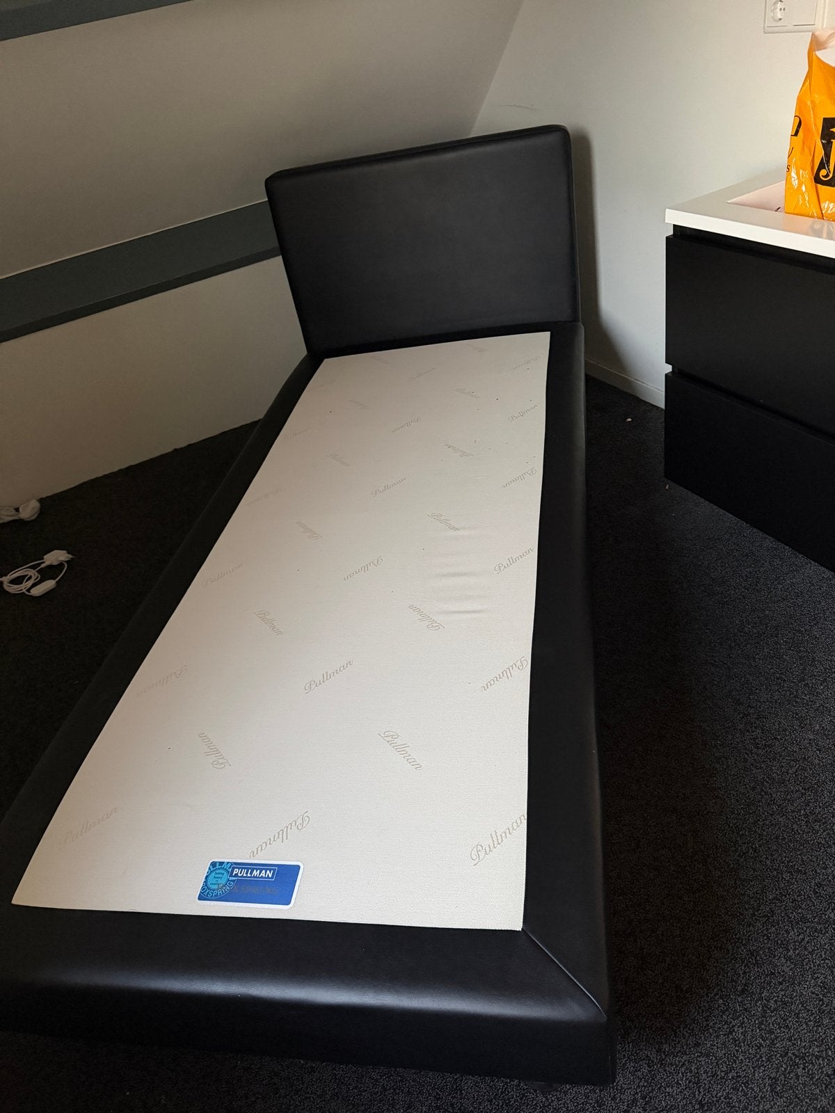 Pullman Boxspring Eenpersoonsbed Zwart, Ophalen, 90 cm, Eenpersoons, Zwart