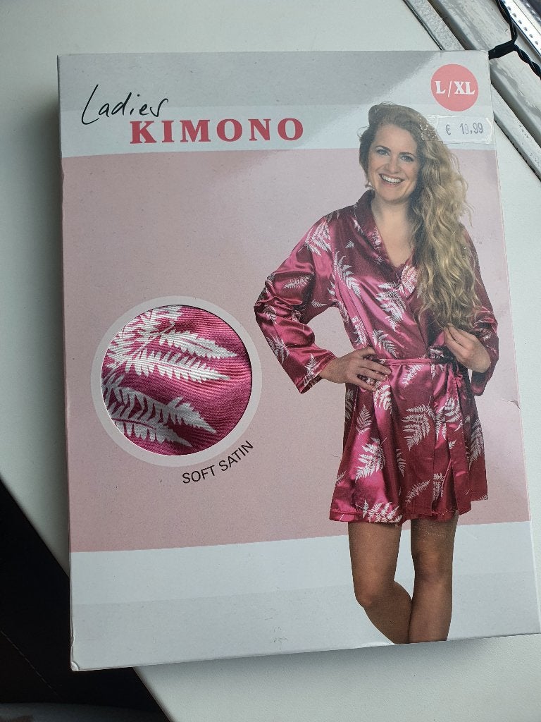 Satijnen dames kimono L/XL – nieuw in verpakking, Kleding | Dames, Ophalen of Verzenden, Nieuw, Maat 46/48 (XL) of groter