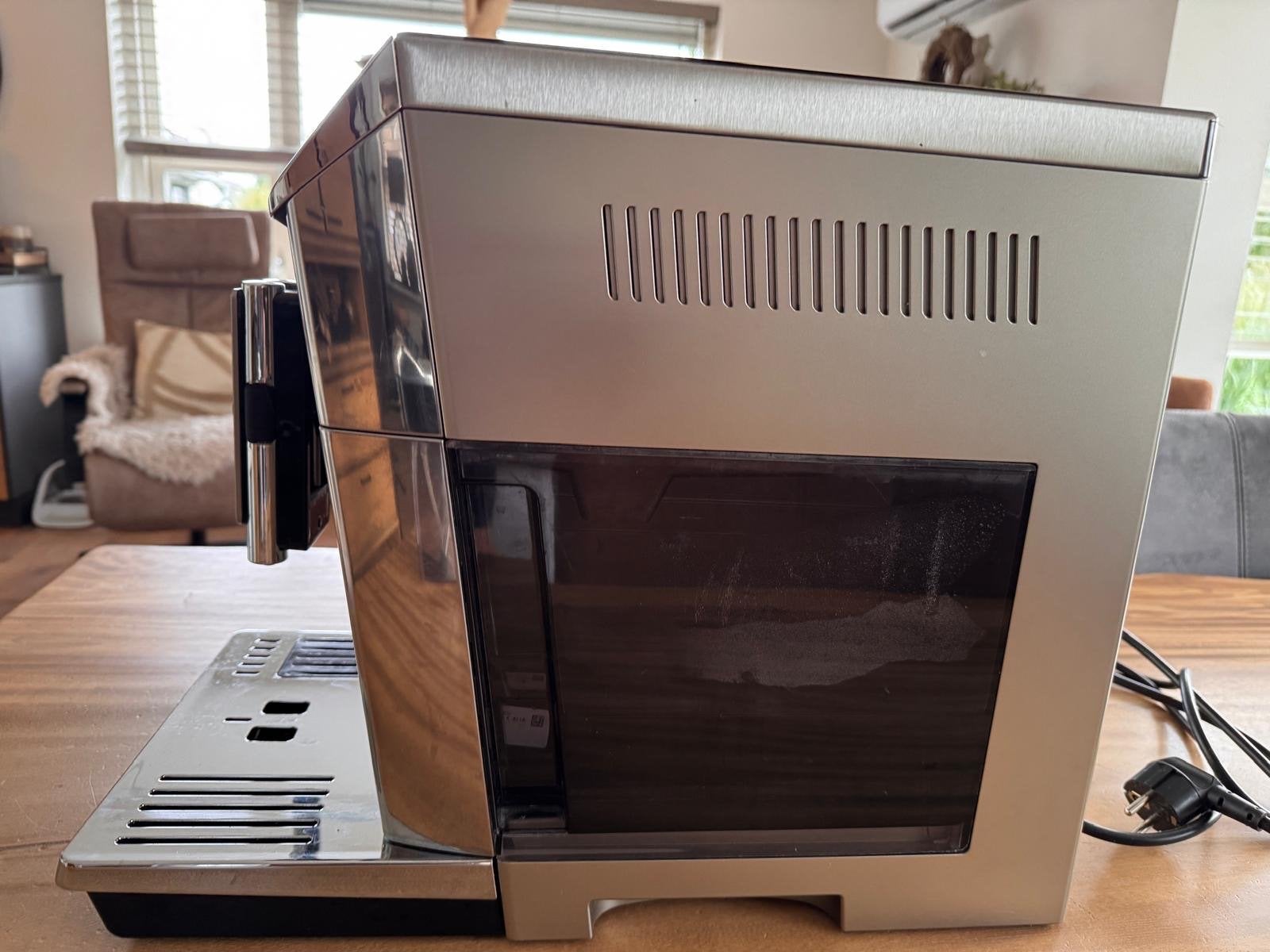 Foto 7 van DeLonghi PrimaDonna Elite volautomatische koffiemachine