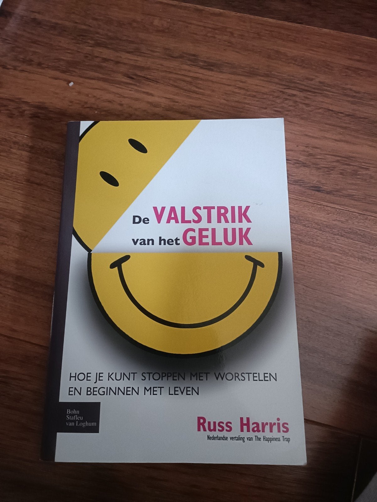 De Valstrik van het Geluk - Russ Harris, Ophalen of Verzenden, Zo goed als nieuw, Overige onderwerpen, Russ Harris