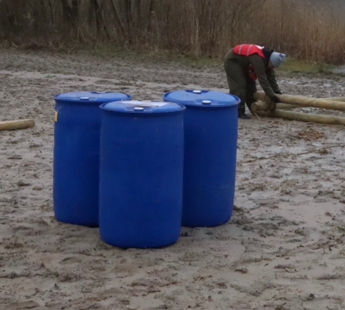 6 blauwe kunststof tonnen / drijvers ,vlot, of regenton, 150 liter of meer, Ophalen, Gebruikt