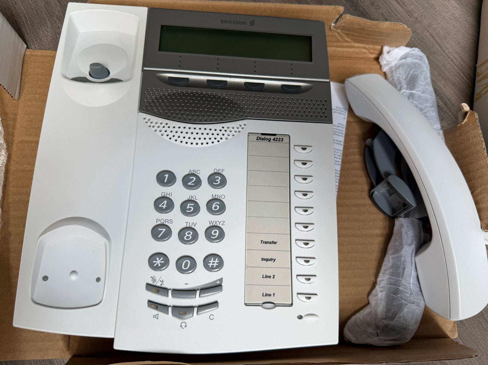 3x Nieuwe Ericsson Dialog 4223 Telefoons, Telecommunicatie, Vaste telefoons | Handsets en Draadloos, Ophalen of Verzenden, Nieuw