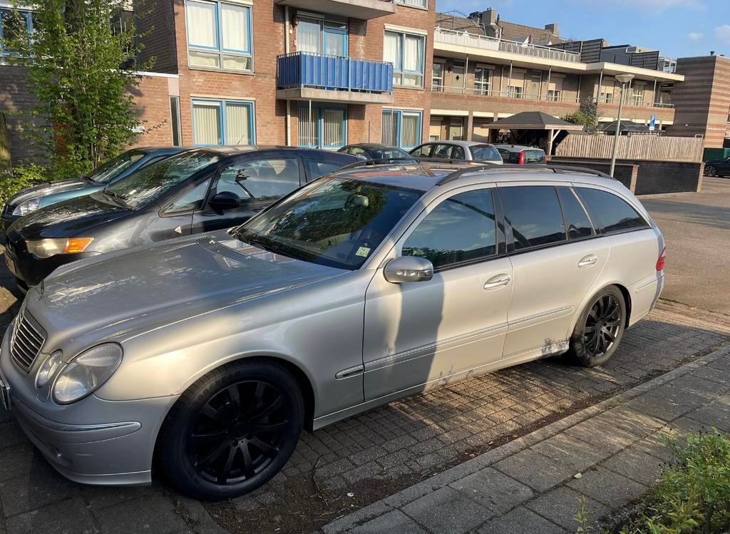 Mercedes-Benz E-Klasse 3.2 E320 Combi AUT 2003 Grijs, Auto's, Mercedes-Benz, Automaat, Achterwielaandrijving, 3199 cc, Stationwagon