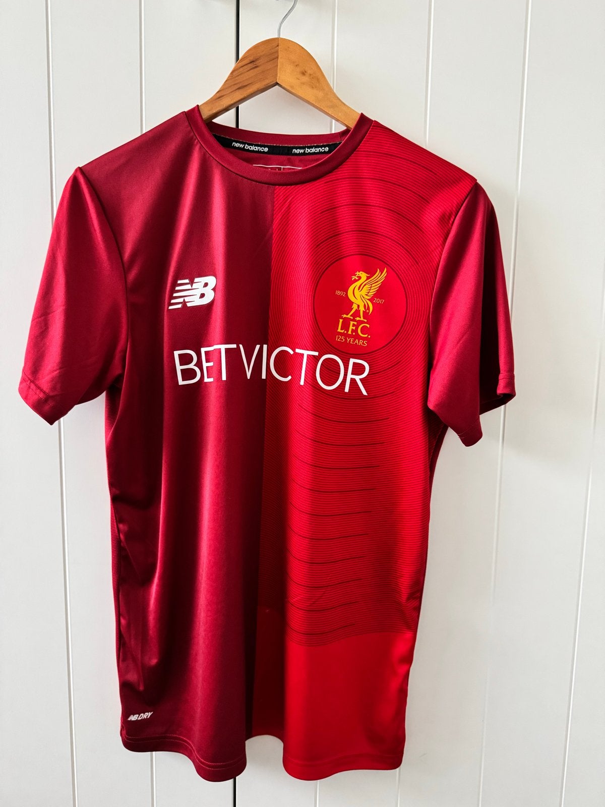 Liverpool FC Thuisshirt 2017/18 - New Balance, Ophalen of Verzenden, Gedragen, Maat 48/50 (M), Rood