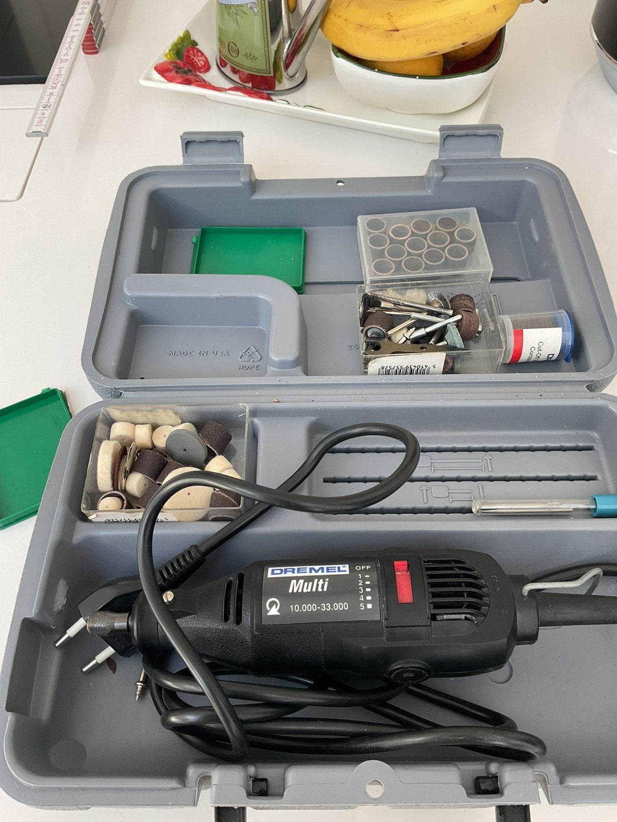 Dremel in nieuwstaat in koffer met heel veel accessoires, Doe-het-zelf en Verbouw, Gereedschap | Handgereedschap, Ophalen, Zo goed als nieuw