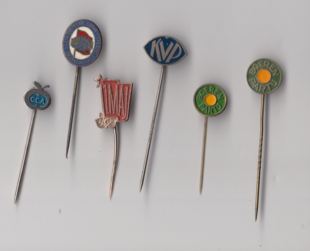 Politieke Politiek Partijen Partij speldjes, Verzamelen, Speldjes, Pins en Buttons, Gebruikt, Niet vindbaar, Niet vindbaar, Speldje of Pin