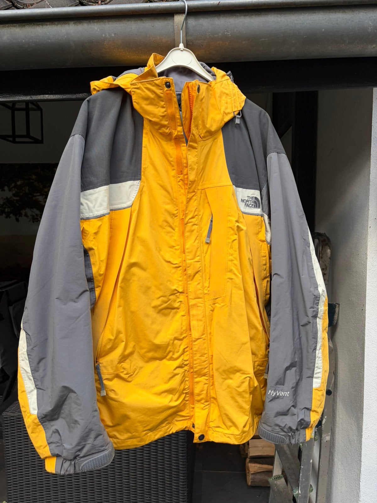 XL skipak The North Face (jas geel/grijs en grijze broek), Ophalen of Verzenden, Zo goed als nieuw, Maat 56/58 (XL), Pak