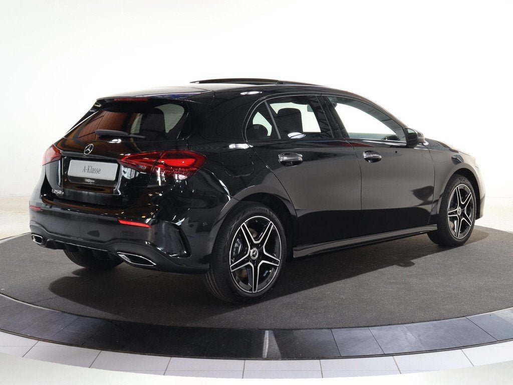 Mercedes-Benz A-klasse 250e Business Solution AMG | Panorama, Auto's, Mercedes-Benz, 4 cilinders, Automatische klimaatregeling