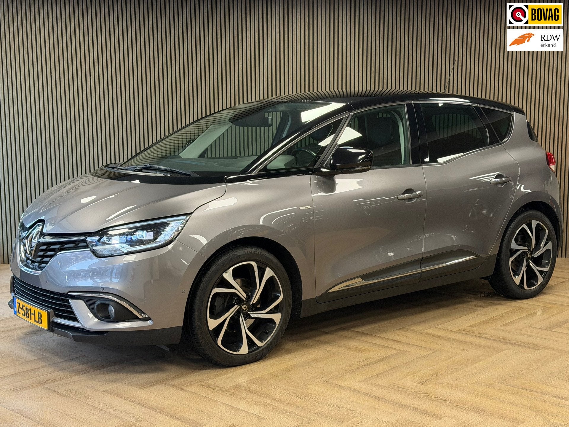 Renault Scenic 1.3 TCe Bose AUT. AIRCO PDC CAMERA NAVIGATIE, Auto's, Renault, Dealer onderhouden, 4 cilinders, Leder en Stof, Parkeersensor