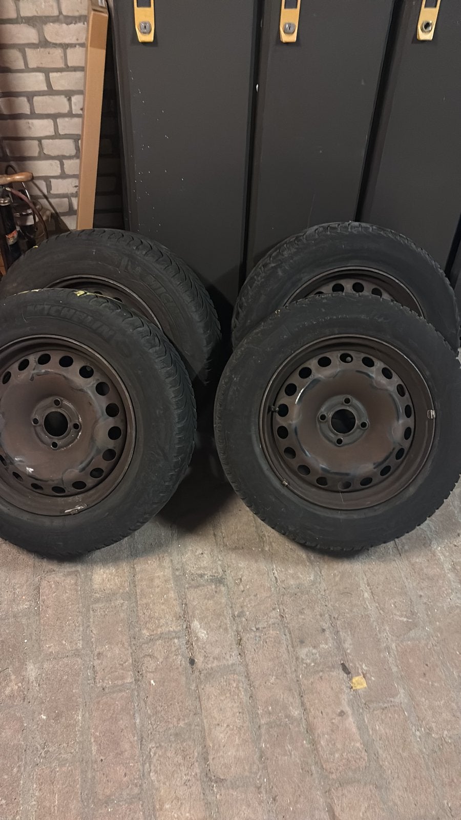 4 Michelin Winter/all-season banden op velg 195/65/R15, Ophalen, Zo goed als nieuw