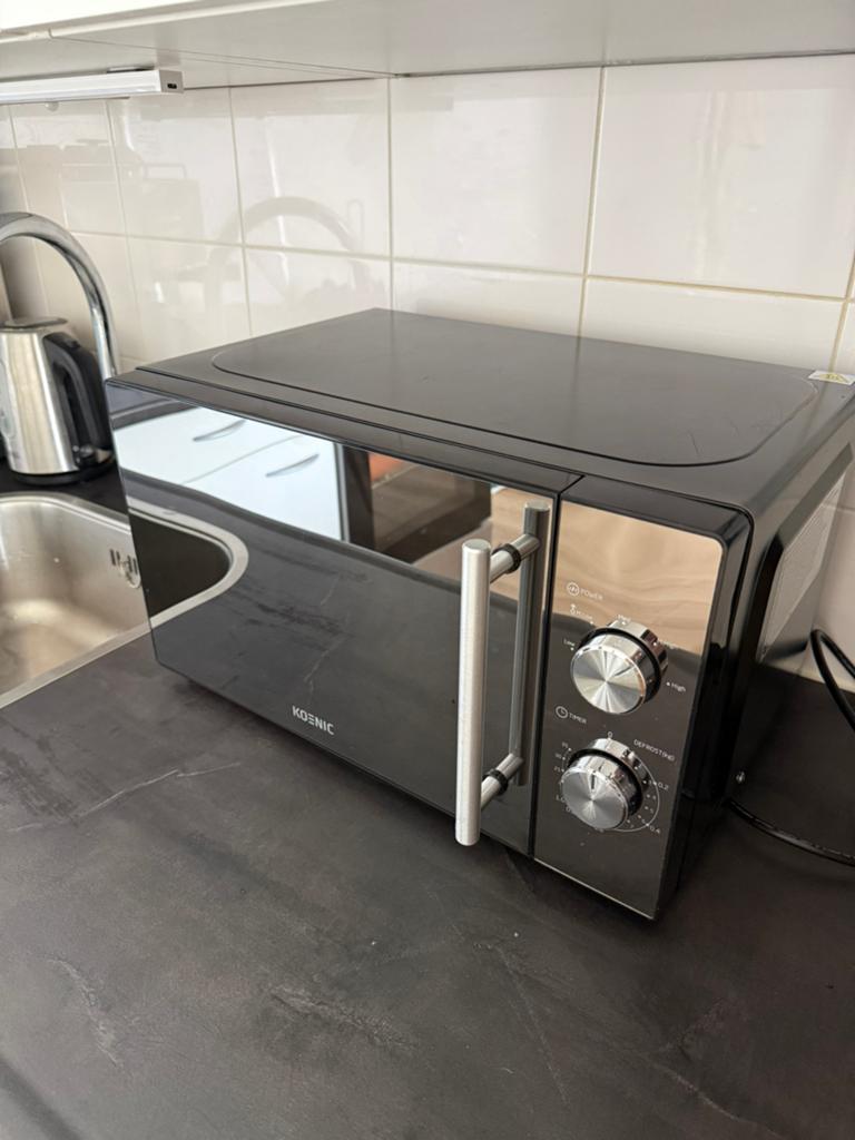 Koenic Magnetron met Draaiplateau - Licht gebruikt, Witgoed en Apparatuur, Magnetrons, Gebruikt, Minder dan 45 cm, Ophalen of Verzenden