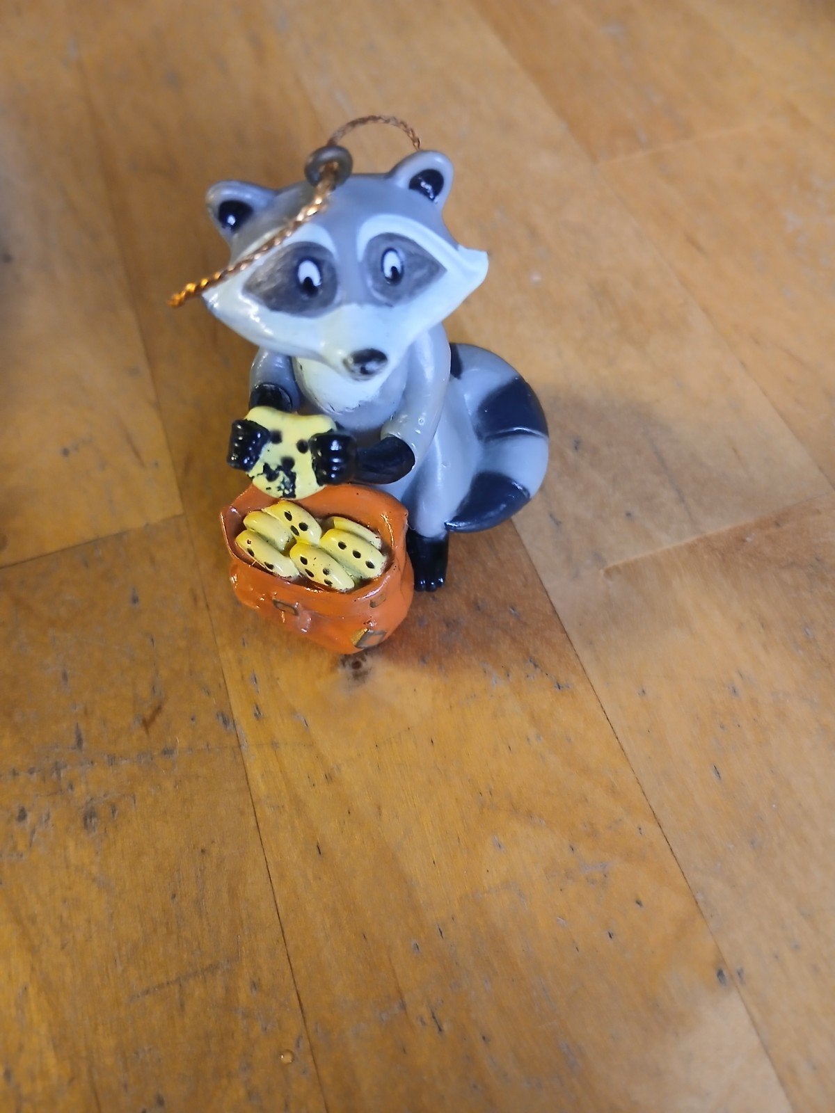 Disney Pocahontas Meeko Wasbeer Ornament (Kodak), Ophalen of Verzenden, Overige figuren, Beeldje of Figuurtje