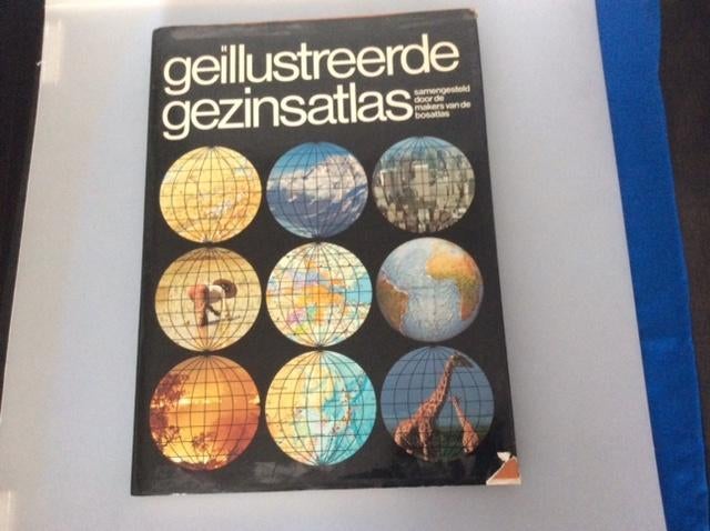 geillustreerde Gezin atlas, Gelezen, Ophalen of Verzenden, Landkaart, 1800 tot 2000