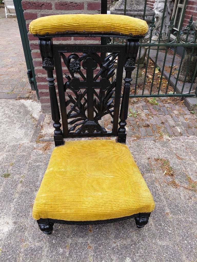 19e Eeuw R.K. bid/knielstoel stoel, zwart + oker bekleding., Ophalen
