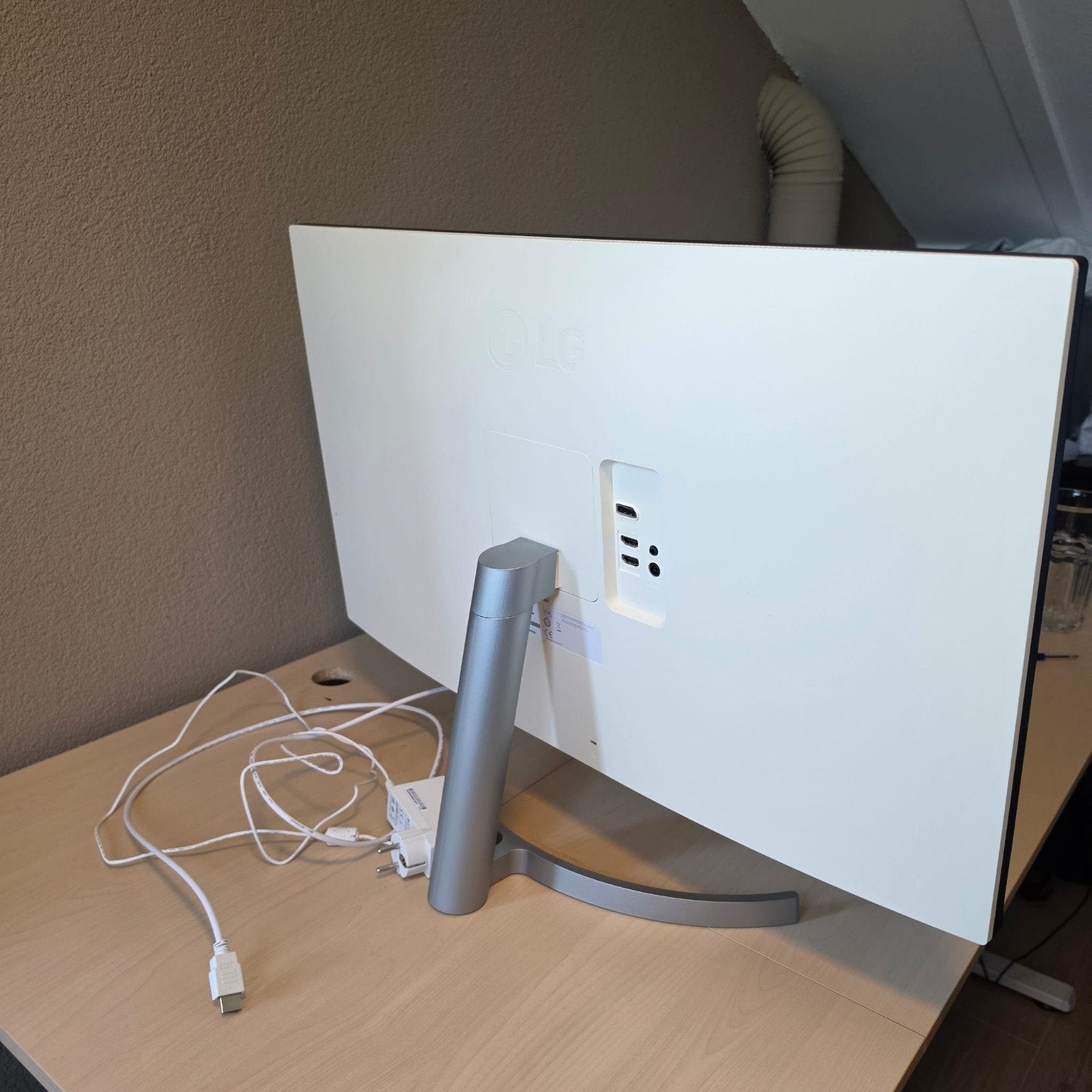 Foto 3 van LG 32UN500-W 32 inch 4K UHD Monitor