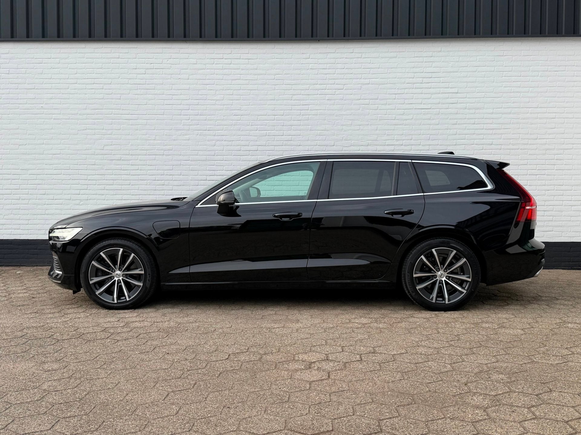 Volvo V60 T6 Recharge AWD Inscription ACC l CAMERA l PILOT A, Auto's, Automaat, Gebruikt, Zwart, 4 cilinders