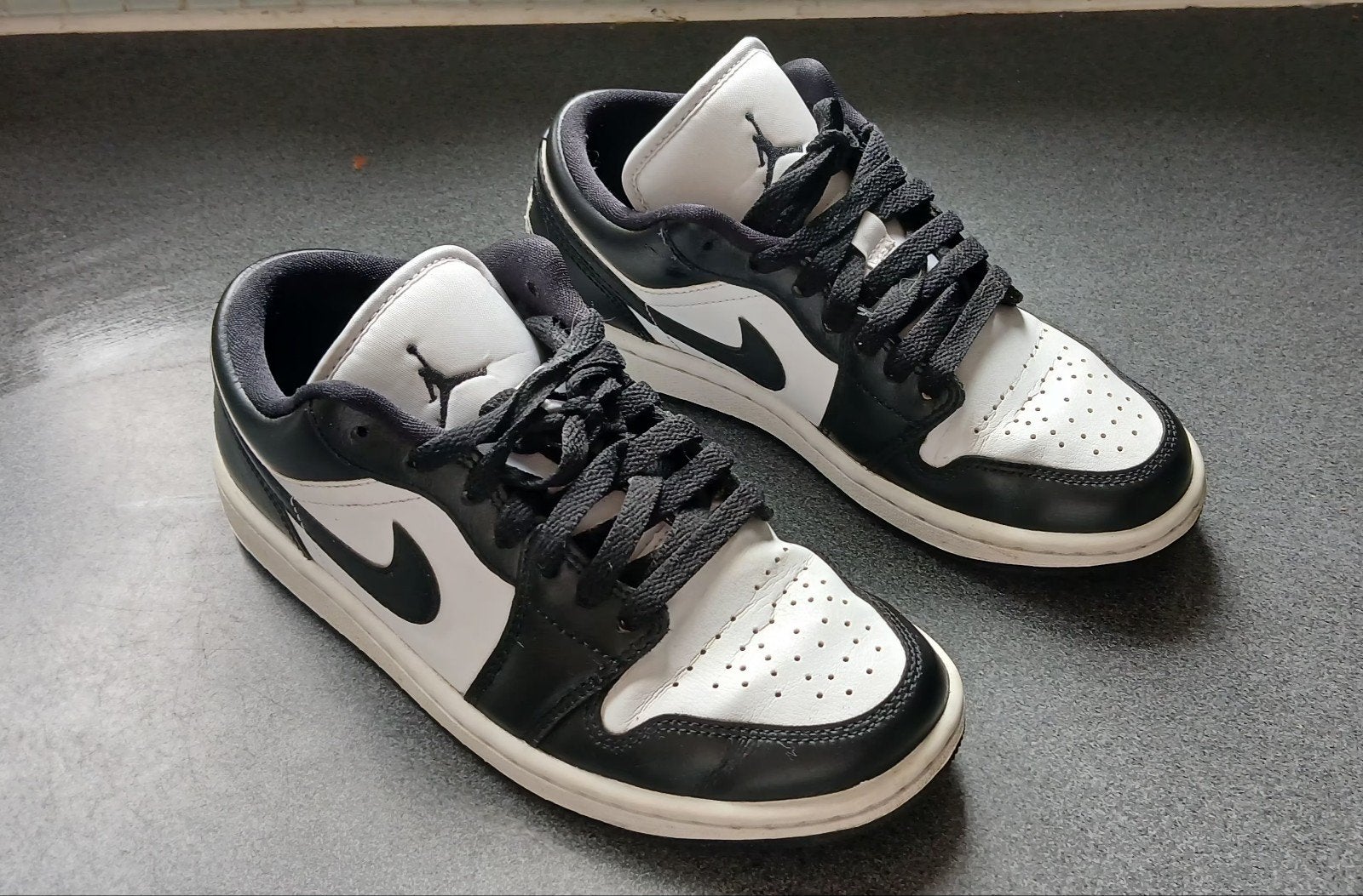 NIKE AIR JORDAN. Low Panda. Maat 36,5, Nike Air Jordan, Zwart, Ophalen of Verzenden, Sneakers of Gympen