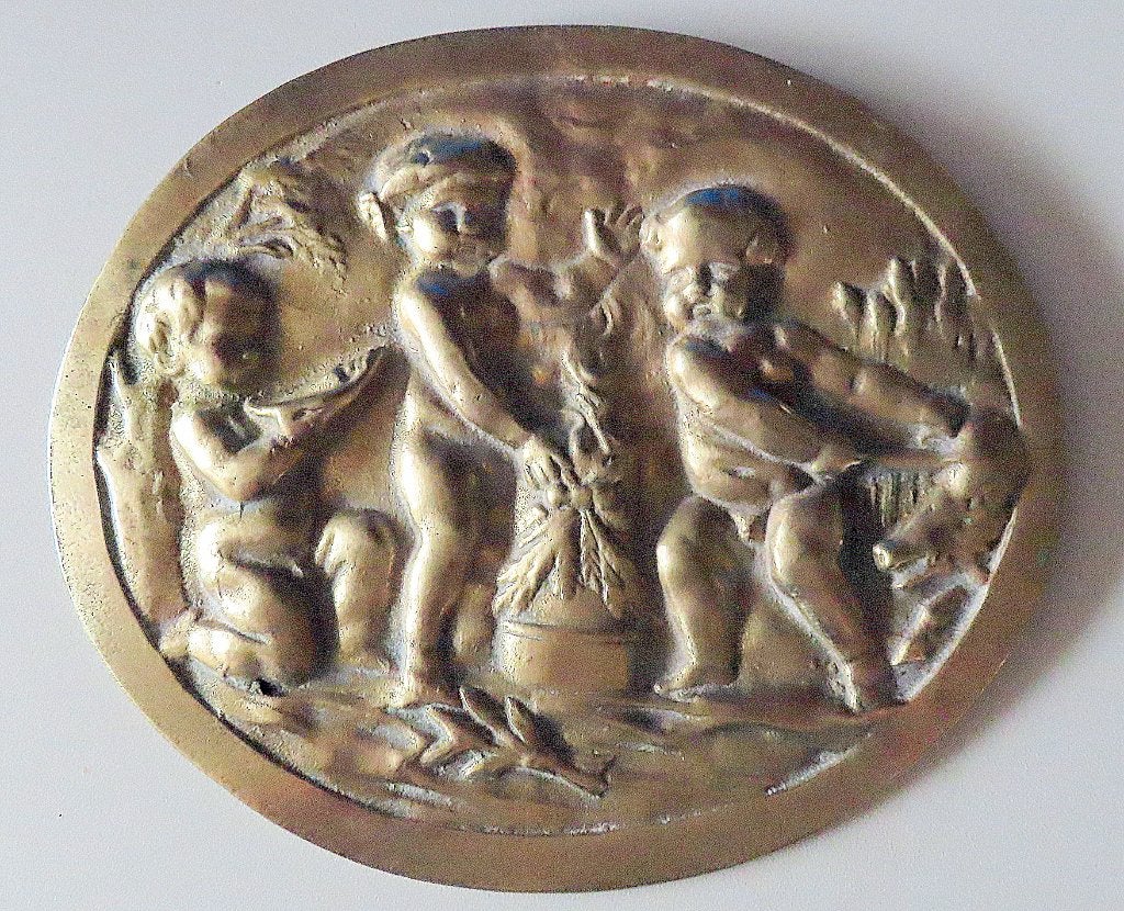 Uit inboedel:Bronzen reliëfplaguette/afbeelding putti's  inc, Verzenden