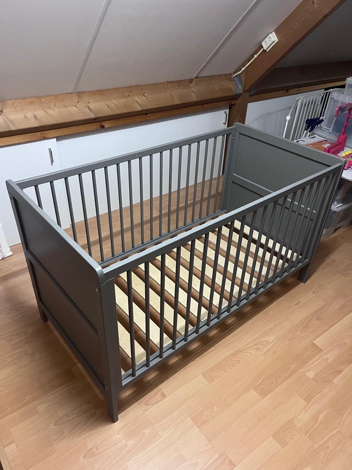 Petit Amélie Grijs Ledikant Baby/Peuterbed, Kinderen en Baby's, Ophalen, Zo goed als nieuw, Ledikant