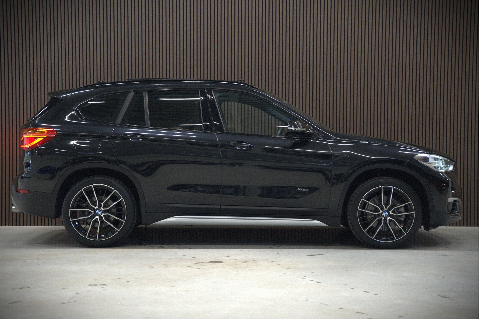 Foto 9 van BMW X1 xDrive20i High Executive | Panoramadak | Head-Up Disp