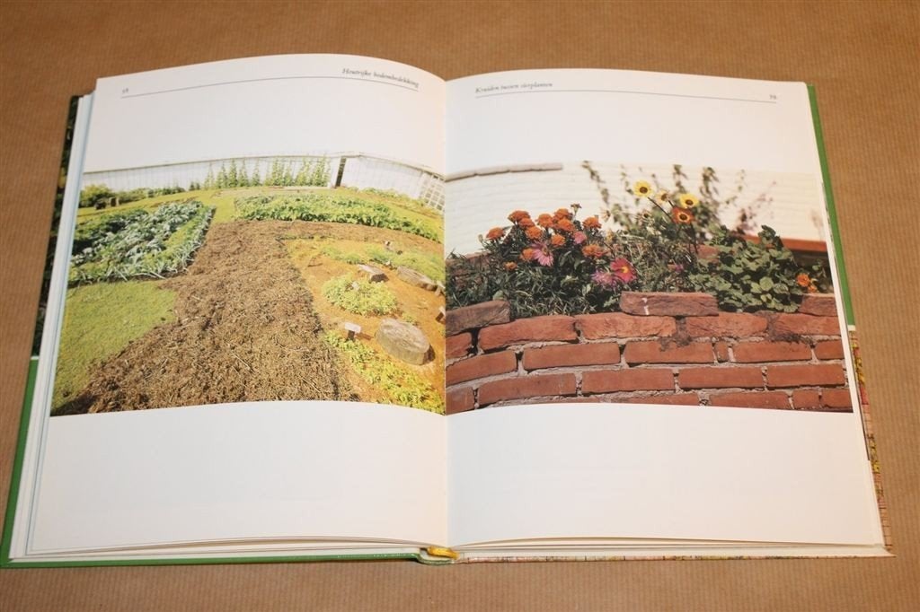 Biologisch Tuinieren in Foto's — Vintage Handboek 1980, Boeken, Ophalen of Verzenden, Gelezen, Tuinieren en Tuinplanten