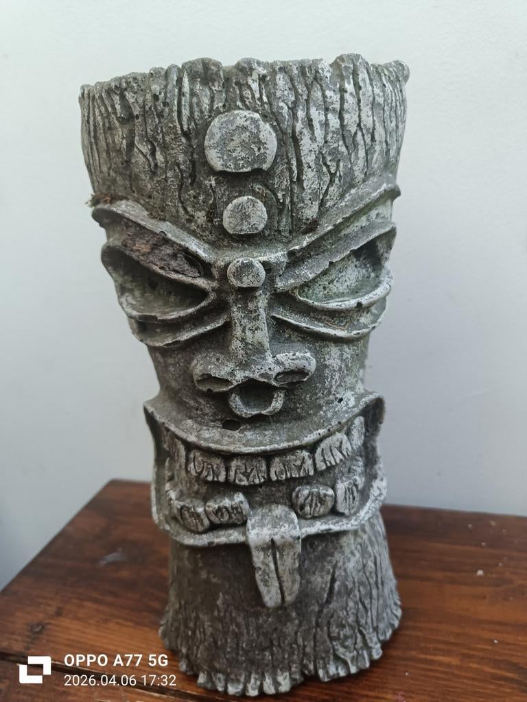 Tiki beeld, Ophalen
