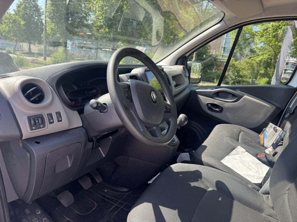 Renault Trafic 1.6 dCi T29 L2H1 Airco Trekhaak Motor defect, Auto's, Bestelauto's, Euro 5, 15 km/l, Gebruikt, 4 cilinders