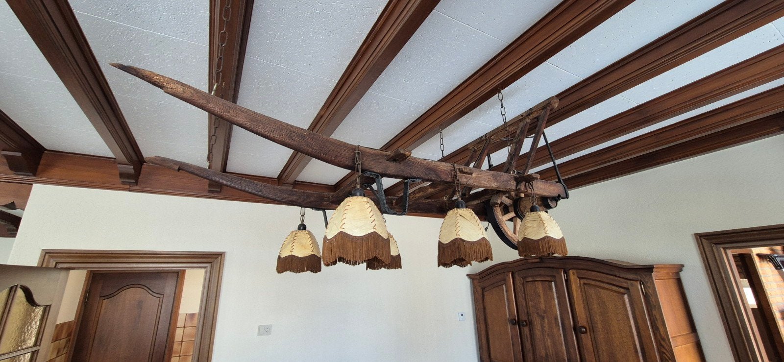 Rustieke plafondlamp met kruiwagen, Ophalen