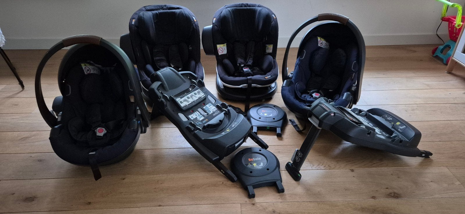 BeSafe / Joolz autostoel 0 en 1 plus base#tweeling
iZi Modul, Kinderen en Baby's, Autostoeltjes, Gebruikt, 0 t/m 18 kg, Ophalen