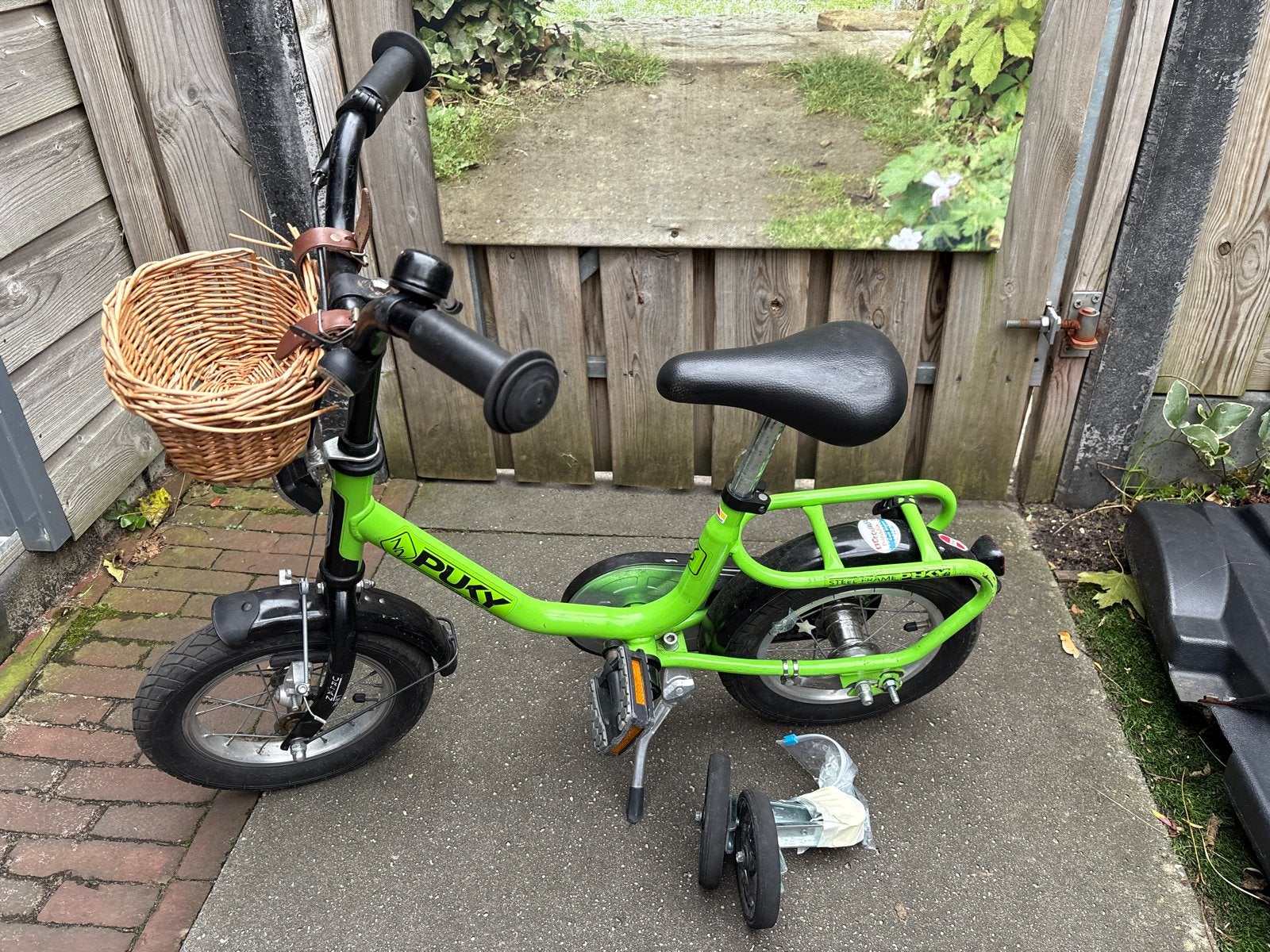 Puky kinderfiets groen met zijwieltjes en mandje, Ophalen, Terugtraprem, Zijwieltjes, Gebruikt