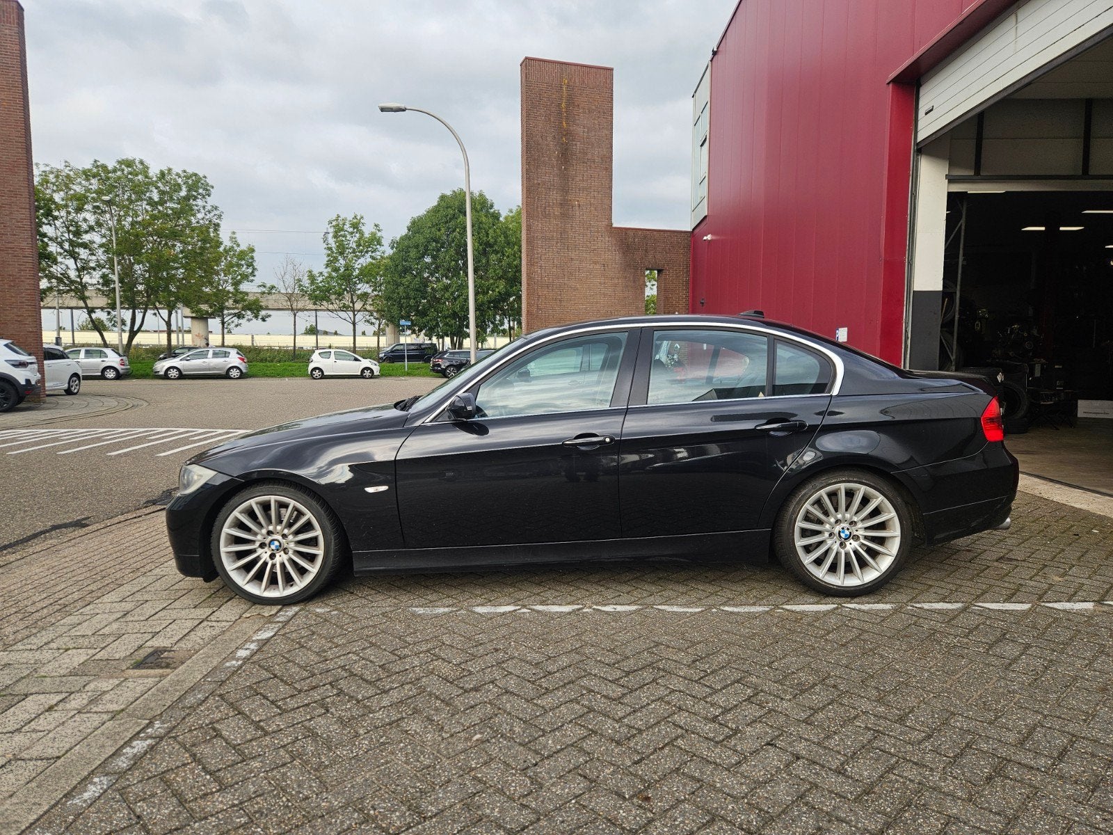 BMW 3-Serie 3.0 I 330 AUT 2005 Zwart, Auto's, Automaat, Achterwielaandrijving, 1440 kg, Zwart