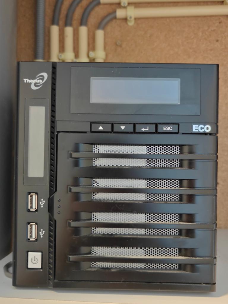 Thecus N4100PRO ECO NAS Server met 4 HDD Bays, Computers en Software, NAS, Ophalen, Gebruikt