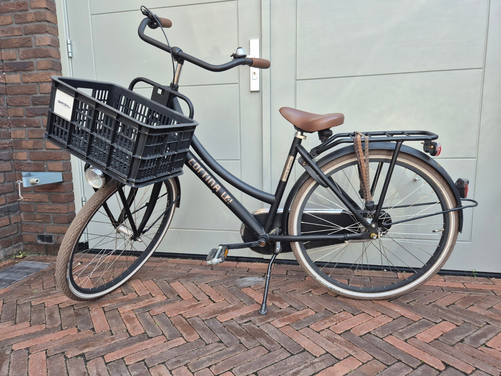 Foto 2 van Cortina U4 meisjes transportfiets 24 inch - Zo goed als nieu