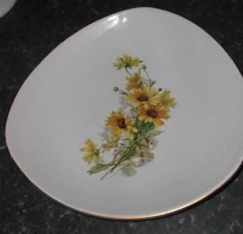 OUD GOUDA PLATEEL BORD / SCHAAL * Driekantig! *, Porselein of Keramiek, Schaal, Verzenden, Zo goed als nieuw