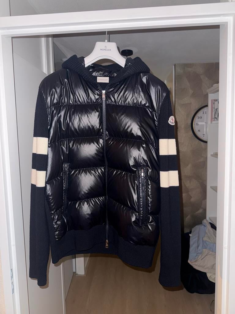 Moncler Zwarte Gewatteerde Jas met Gebreide Mouwen, Ophalen of Verzenden, Zo goed als nieuw, Maat 52/54 (L), Blauw