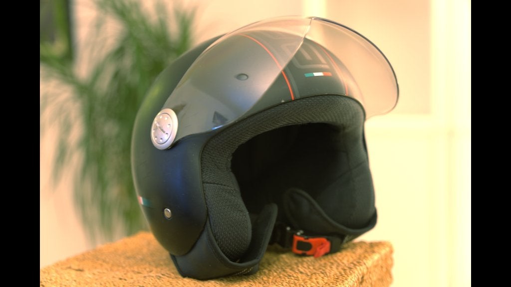 Zwarte scooterhelm maat M - Zo goed als nieuw, Fietsen en Brommers, Ophalen of Verzenden, Zo goed als nieuw, Medium, Beon Design