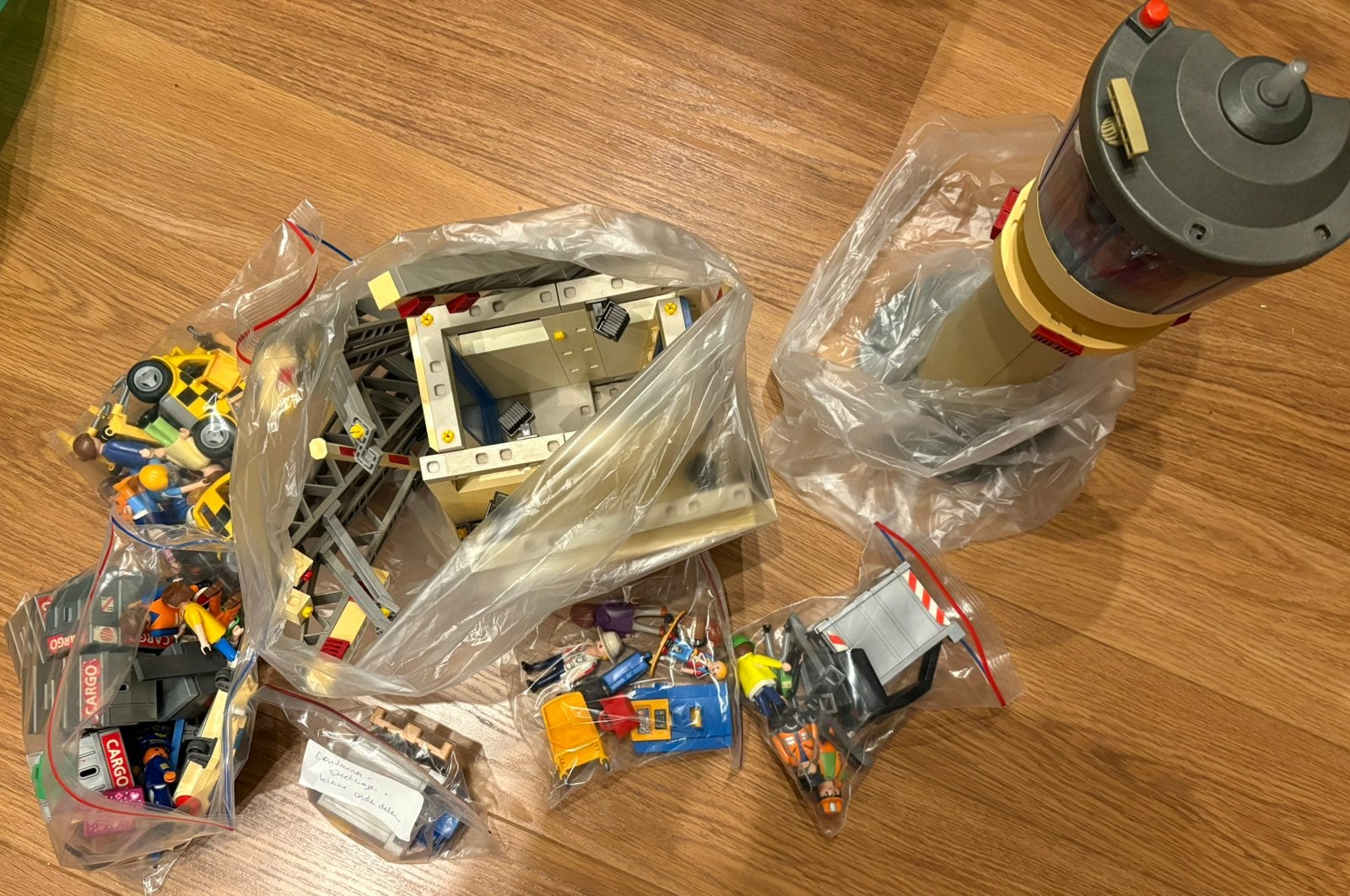 Playmobil: vliegveld met 3 vliegtuigen, verkeerstoren enz, Ophalen, Zo goed als nieuw, Voertuig