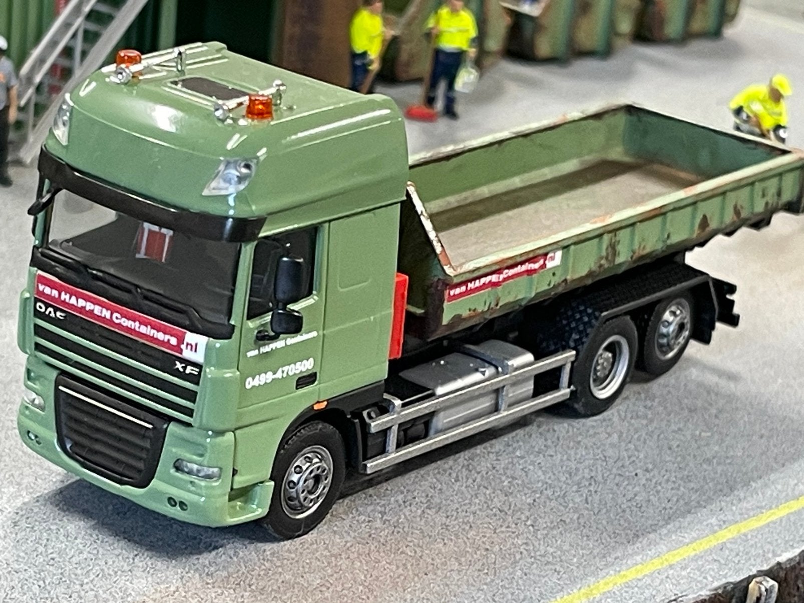 1:87 Daf XF Van Happen met lage container, zelfbouw, Ophalen of Verzenden, Zo goed als nieuw, Bus of Vrachtwagen, Overige merken