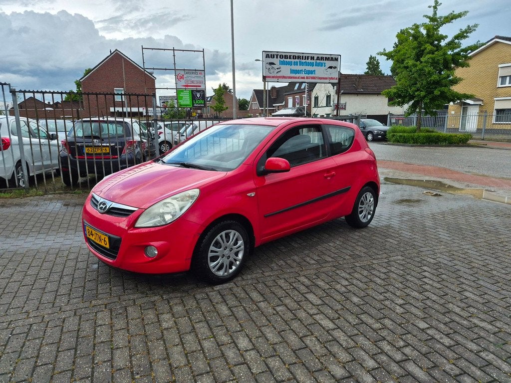 Hyundai I20 1.2i DynamicVersion, Auto's, Voorwielaandrijving, 450 kg, Gebruikt, 31 €/maand