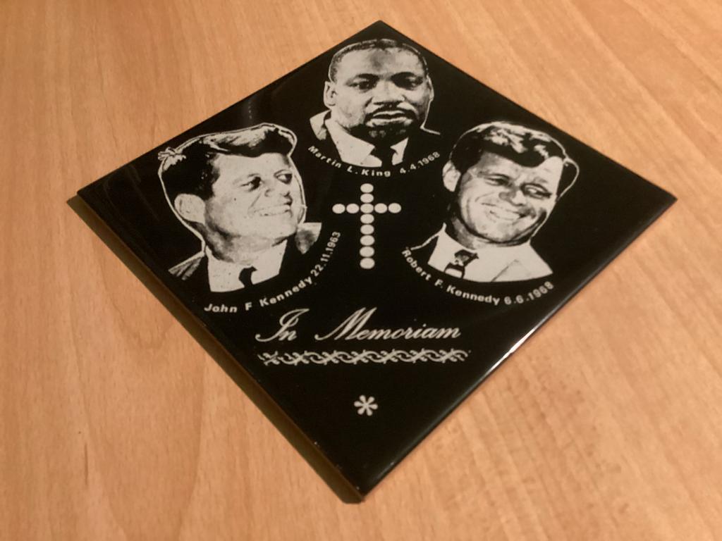 Wandtegel In Memoriam Kennedy en King, Ophalen of Verzenden