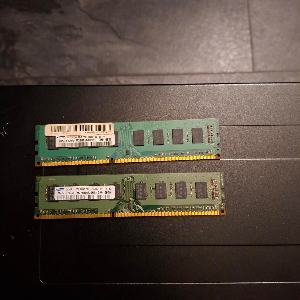 2 stuks Samsung 2GB DDR3 RAM Geheugenmodule PC3-10600U, Computers en Software, RAM geheugen, Gebruikt, DDR3, Ophalen of Verzenden