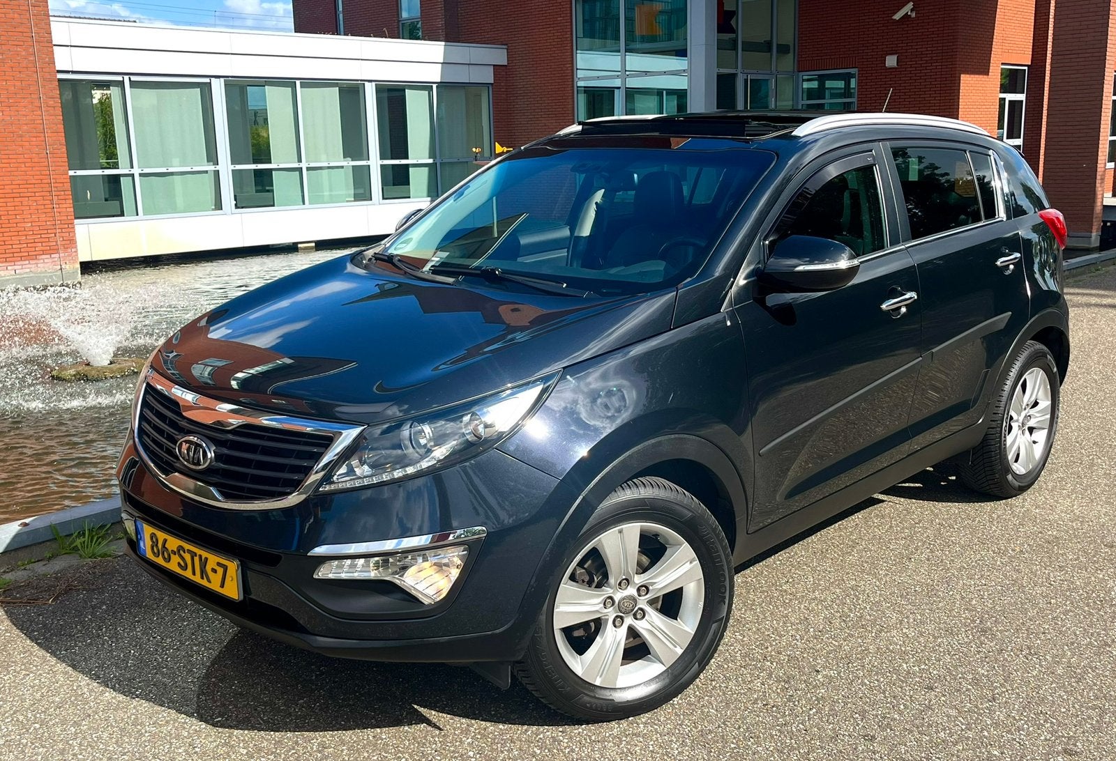 Kia Sportage 2.0 Cvvt Autom. Panodak, CarPlay, trekhaak, etc, Auto's, Zwart, Leder en Stof, Origineel Nederlands, 75 €/maand