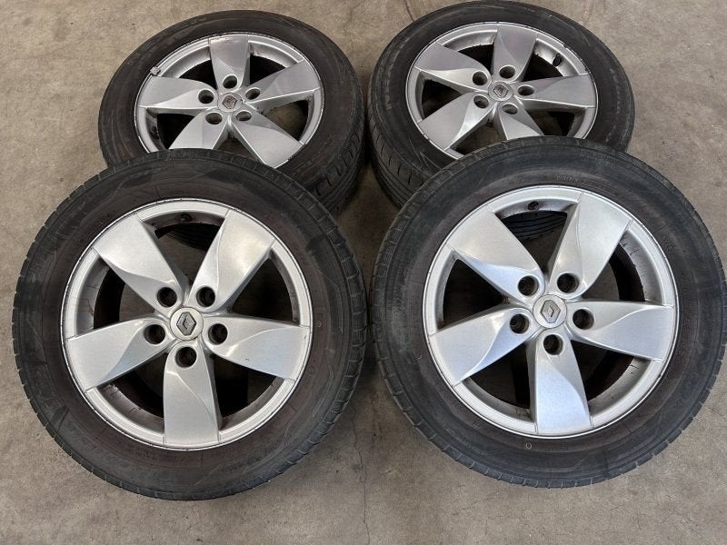 16 inch originele velgen + zomerbanden  Renault Megane, Auto-onderdelen, Gebruikt, -, Banden en Velgen, -