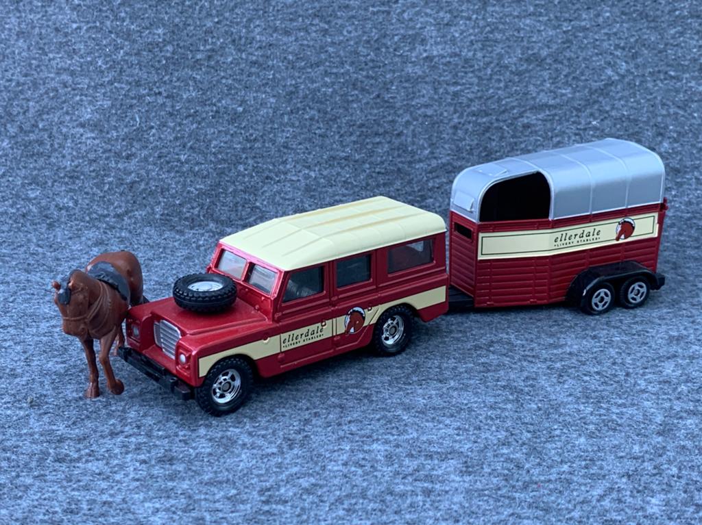 Land Rover Defender met paardentrailer Ellerdale Corgi, Hobby en Vrije tijd, Modelauto's | 1:43, Ophalen of Verzenden, Zo goed als nieuw