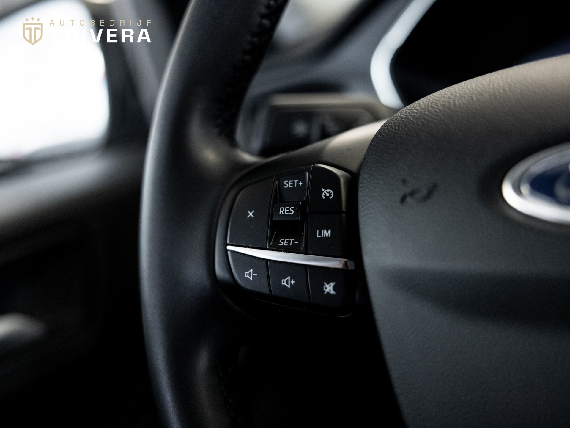 Foto 24 van Ford Kuga 2.5 PHEV Titanium l SoH 96% l CAM 360° l CARPLAY