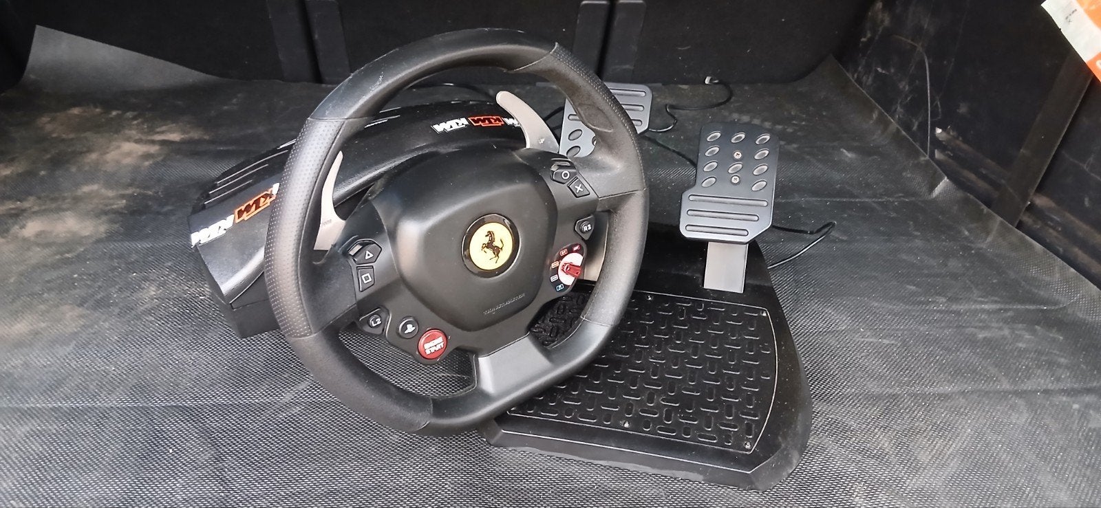 Thrustmaster T8 Ferrari Edition racestuur met pedalen, Ophalen